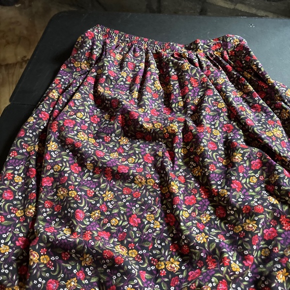 Skirt that buttons down - Picture 1 of 1